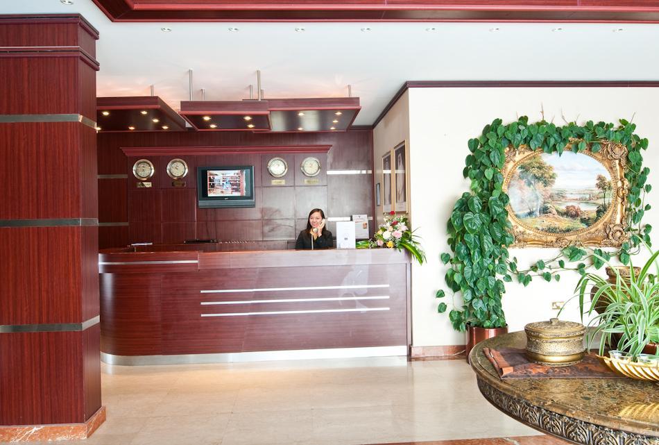 La Villa Palace Hotel Doha Exterior foto